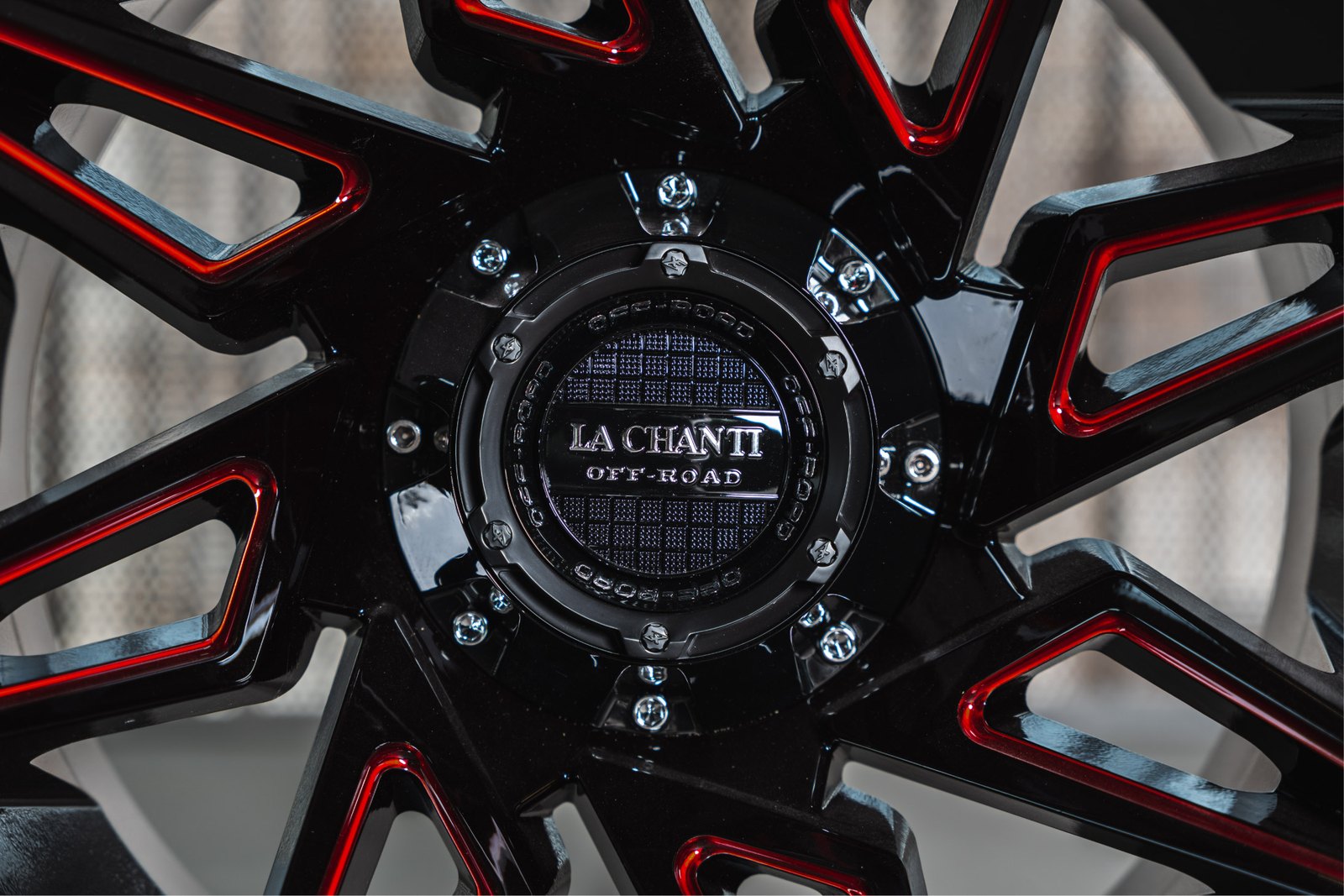 La Chanti OF11 | Glossy Black / RED Spockes · 12J×20" · ET-44 | 6x135 / 6x139.7 — Bild 3