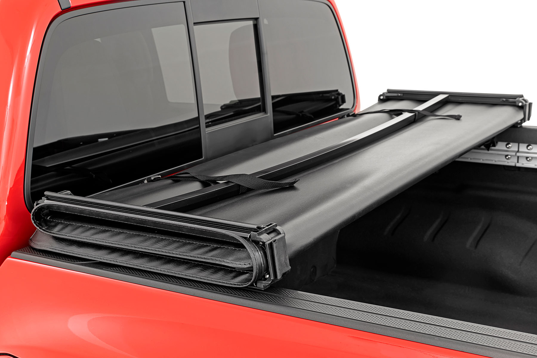 Weiche, dreifach faltbare Ladeflächenabdeckung | 5' Ladefläche | Nissan Frontier 2WD/4WD (2022–2026) — Bild 5