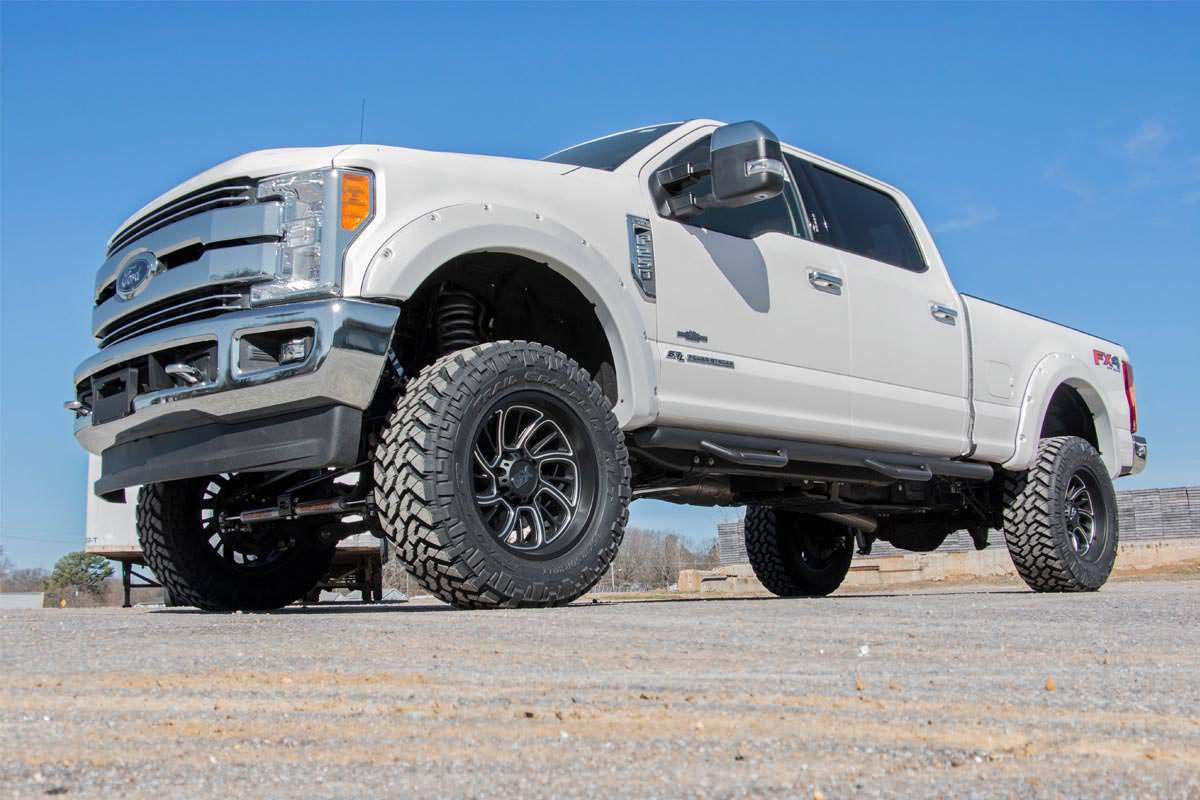 Ford F-250 Super Duty mit Rough Country Lift Kit