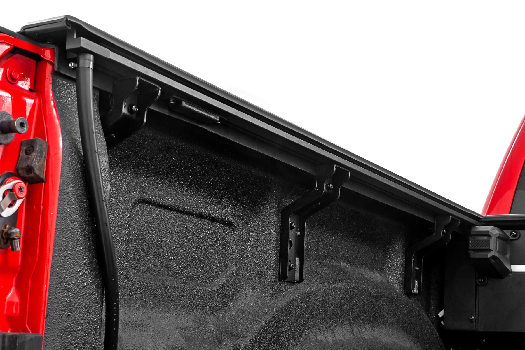Elektrisch versenkbare Ladeflächenabdeckung | 5'7" Ladefläche | RAM 1500 (19–26)/1500 TRX (21–24) — Bild 4
