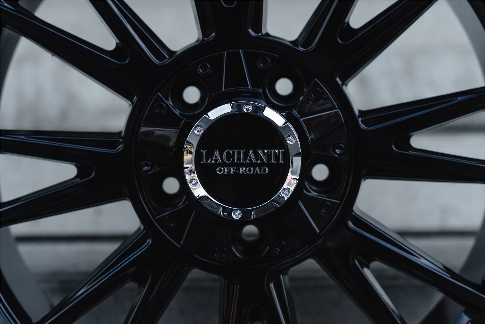 La Chanti OF18 | Glossy Black · 9J×20" · ET0 | 5x139.7 — Bild 4