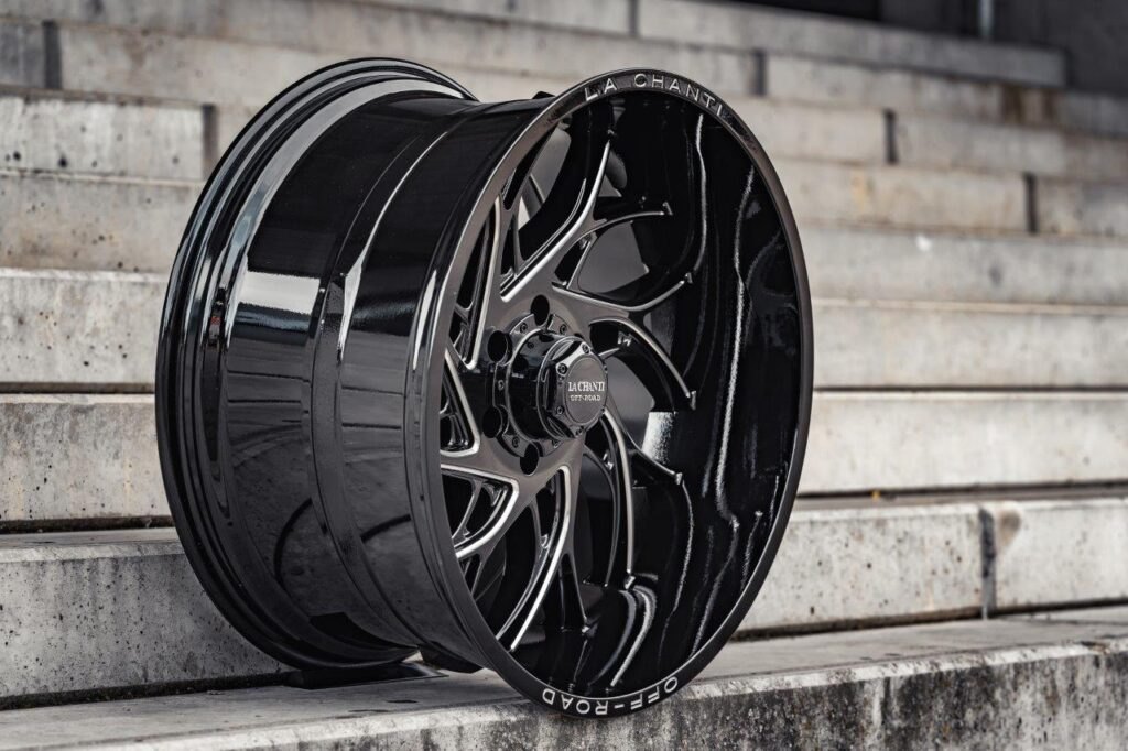 La Chanti OF20 | Glossy Black Milled · 10J×22" · ET12 | 5x139.7 — Bild 2