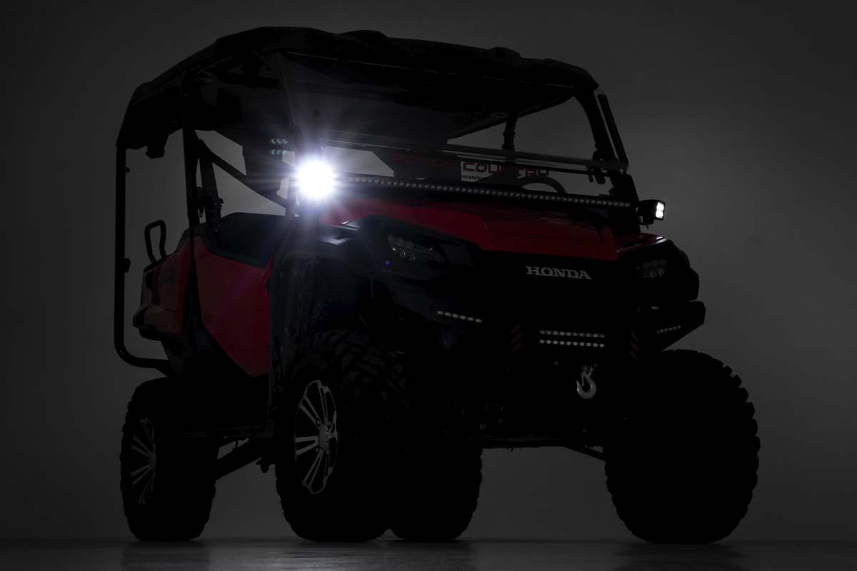 LED-Beleuchtungsset | Befestigung am Fahrgestell | 2 Zoll Schwarz, Paar | Gelbe Tagfahrleuchten | Honda Pioneer 1000/Pioneer 1000-6 — Bild 2