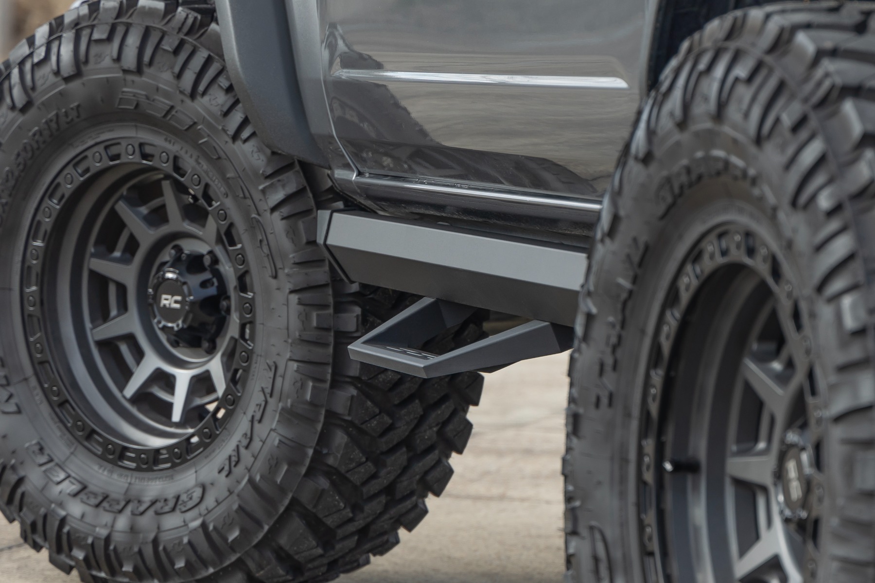 SRL2 Verstellbare Aluminium-Trittstufe | 2-türig | Ford Bronco (2-türig) 4WD (2021–2026) — Bild 6