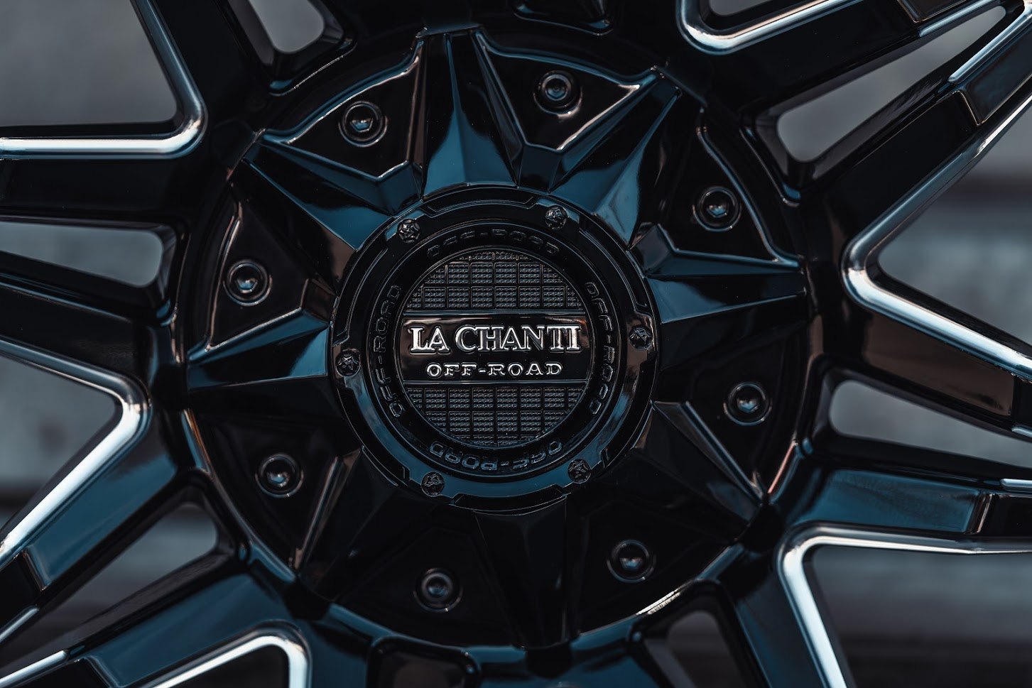 La Chanti OF3 | Gloss Black Milled · 10J×20" · ET-12 | 6x135 / 6x139.7 — Bild 6