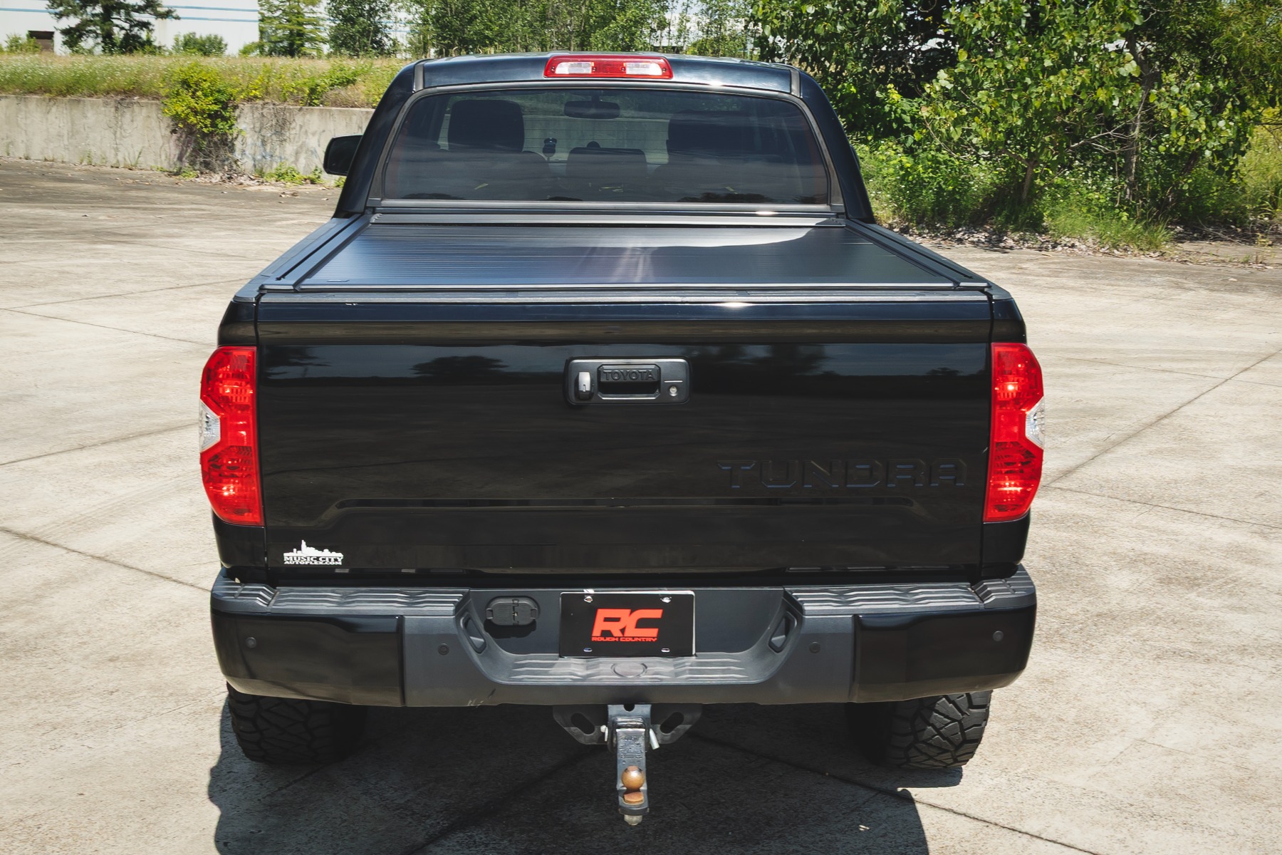 Manuell versenkbare Ladeflächenabdeckung | 5'7" Ladefläche | Toyota Tundra 2WD/4WD (2007–2021) — Bild 8