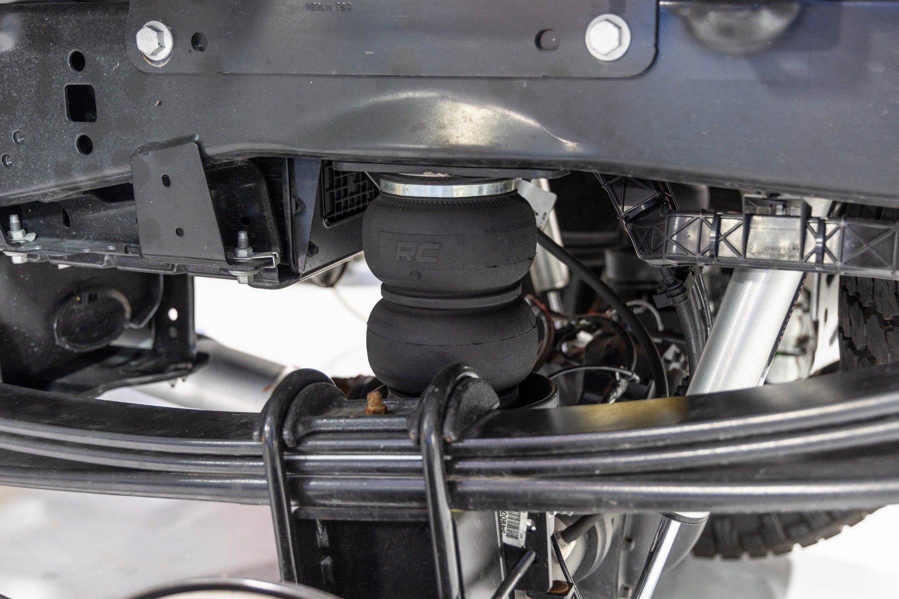 Air Spring Kit w/compressor | Wireless Controller | Ford F-250/F-350 Super Duty (17-26) — Bild 5