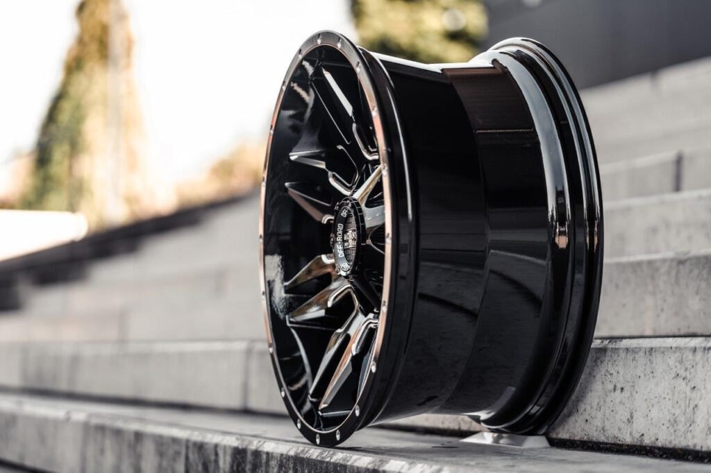 La Chanti OF5 | Glossy Black Milled · 10J×20" · ET0 | 5x127 / 5x139.7 — Bild 7