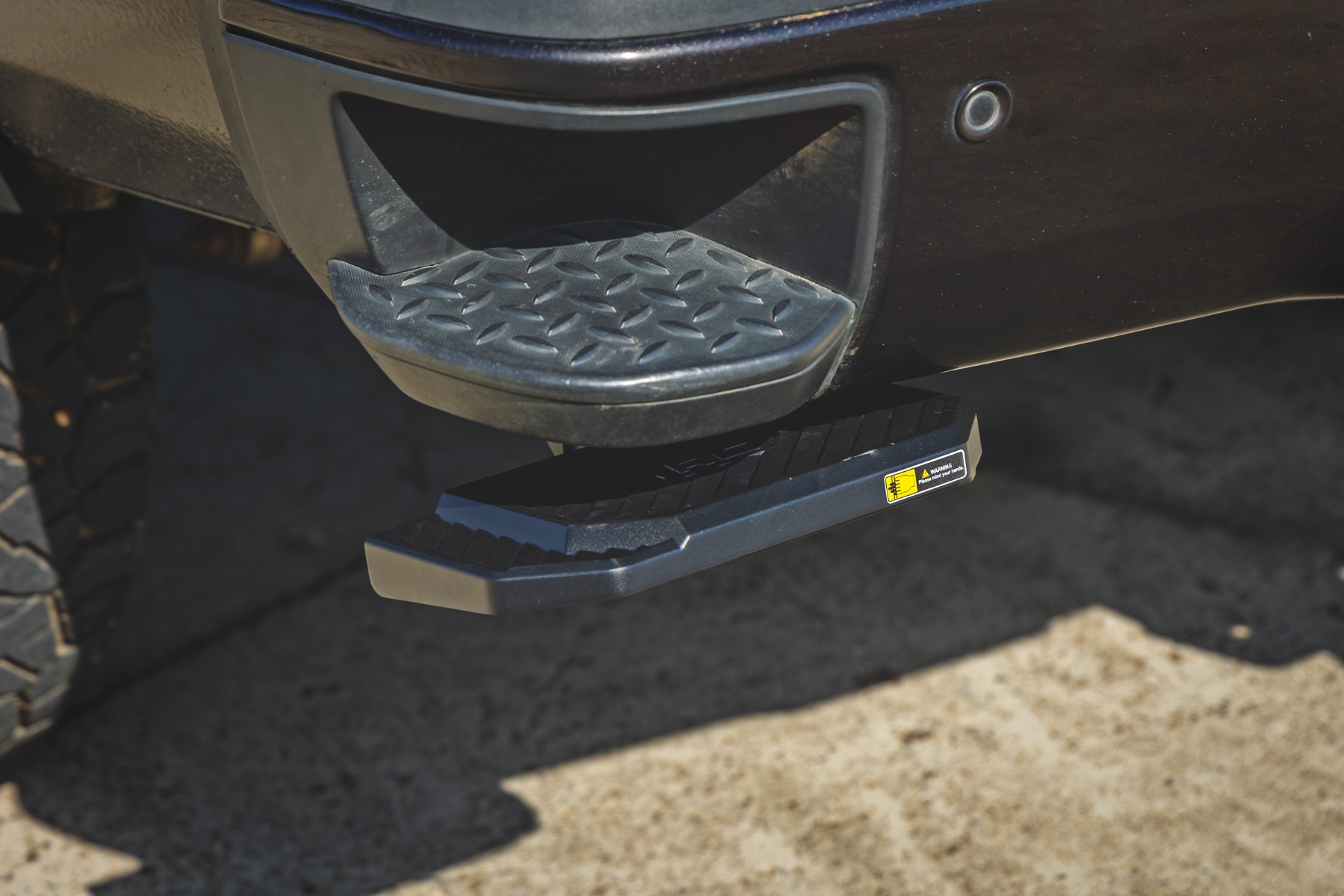 Retractable Bed Step | Manual Pull | Chevy/GMC 2500HD/3500HD (15-19) — Bild 6