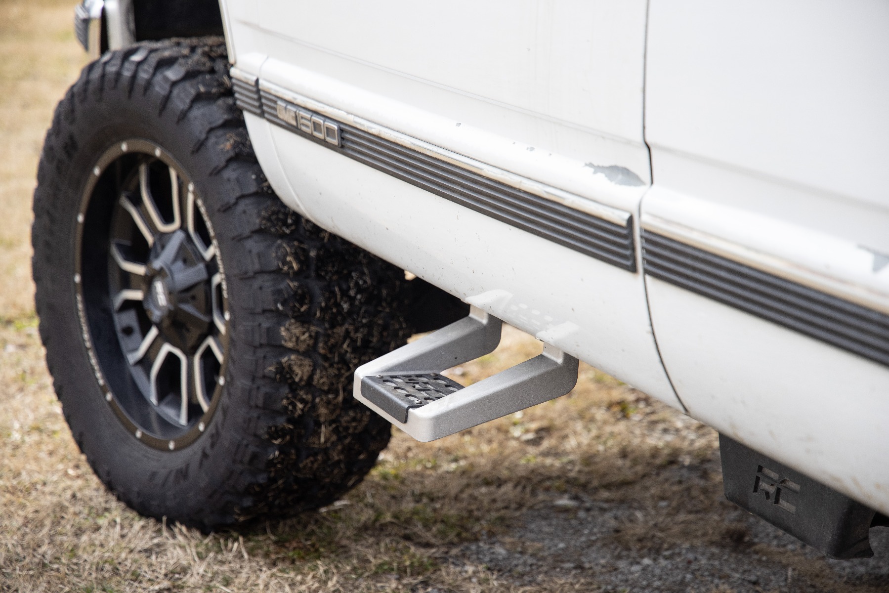 Einzel-Trittbügel | Universal | Aluminium | Paar | Verschiedene Marken und Modelle (Chevy/Ford/GMC/RAM)