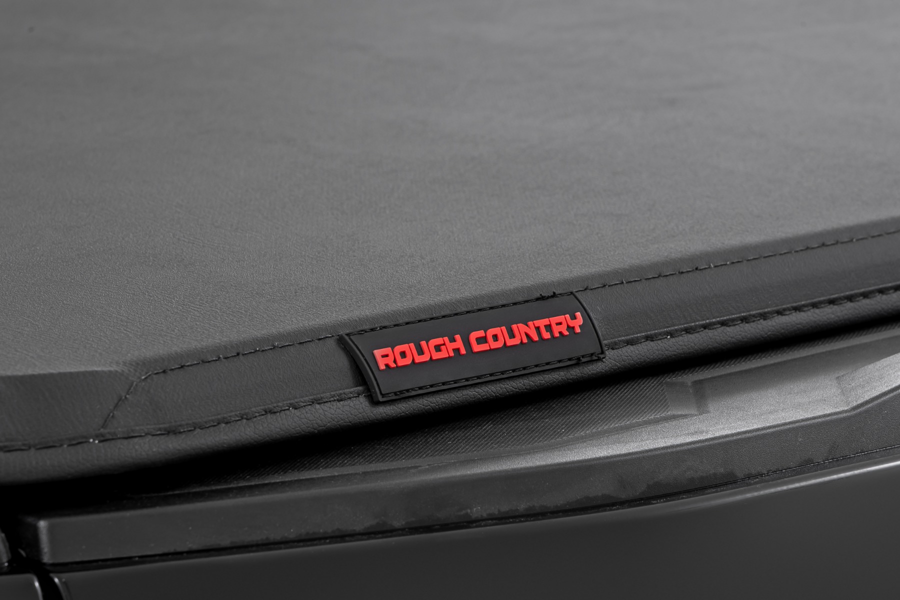 Weiche, dreifach faltbare Ladeflächenabdeckung | 5' Ladefläche | Chevy/GMC Canyon/Colorado 2WD/4WD (23–26) — Bild 5