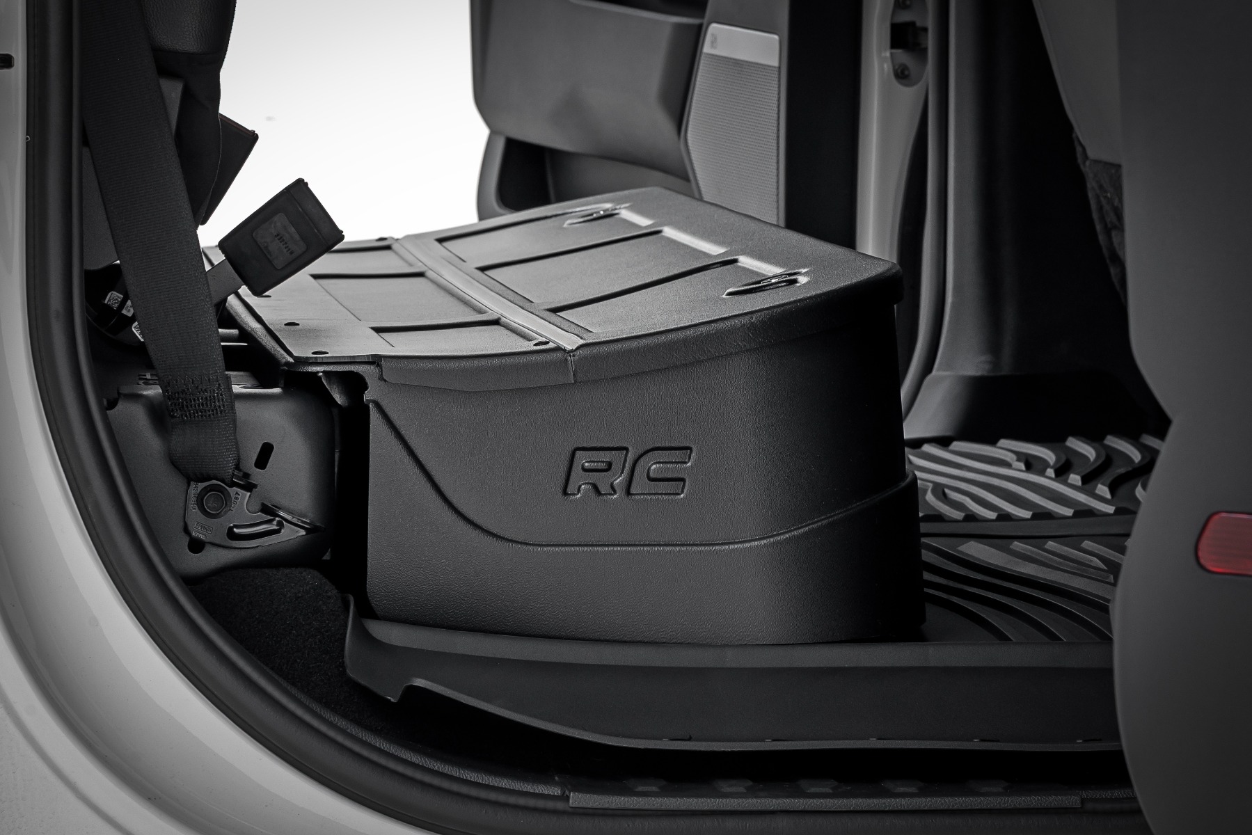 Stauraum unter dem Sitz mit abschließbarem Deckel | Ford F-150/F-250/F-350/Raptor (15–26) — Bild 3