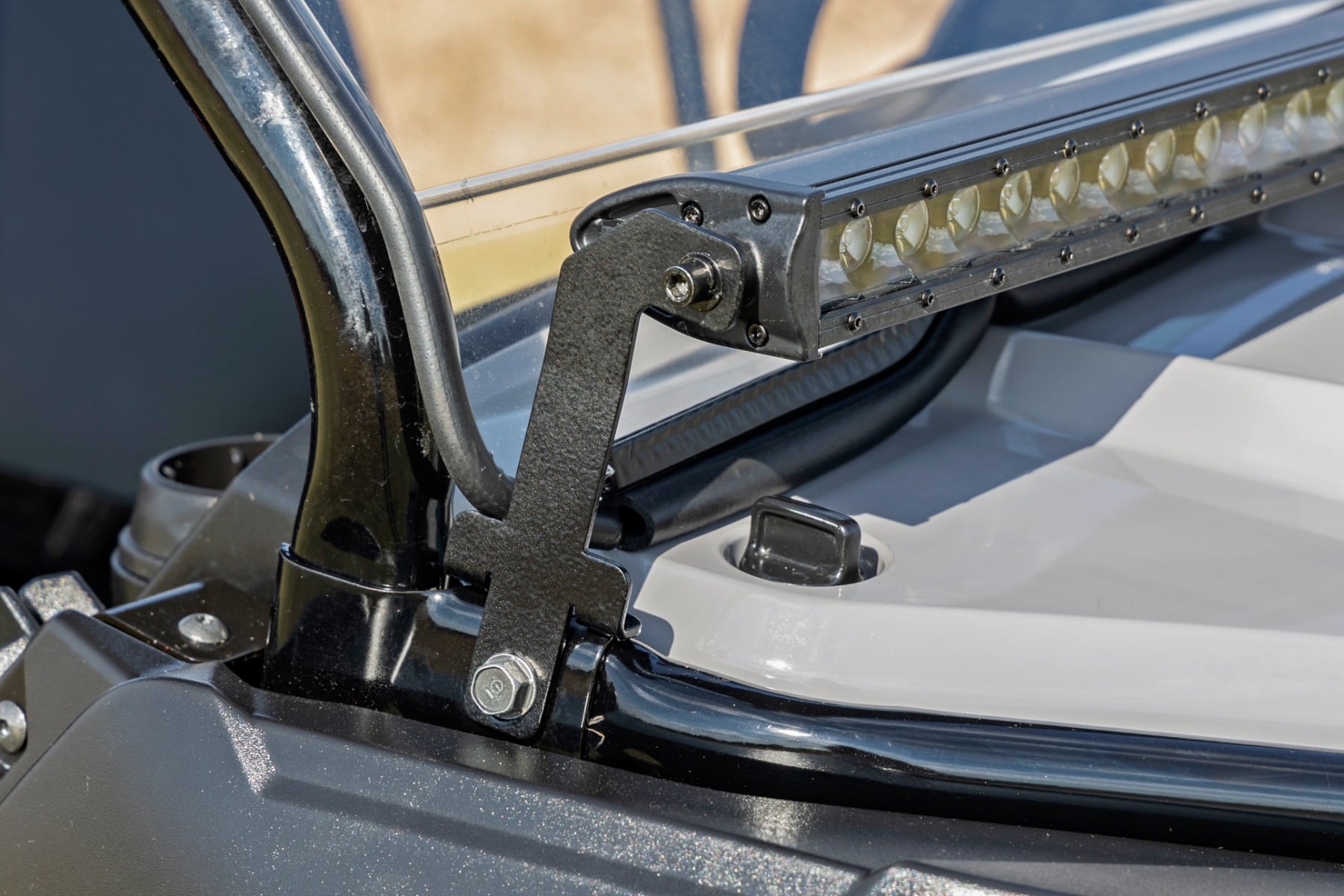 LED-Leuchte | Befestigung am Fahrerkorb | 40 Zoll Spectrum | Honda Pioneer 520 — Bild 6