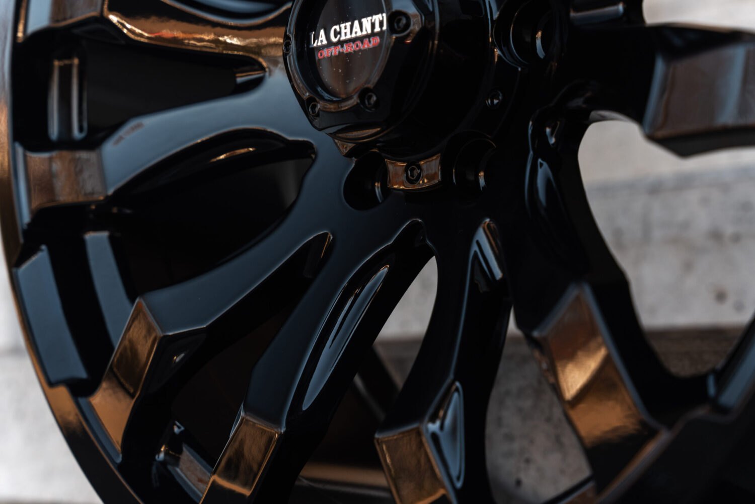 La Chanti OF7 | Glossy Black / Bronze Coating · 12J×22" · ET-25 | 6x135 / 6x139.7 — Bild 2