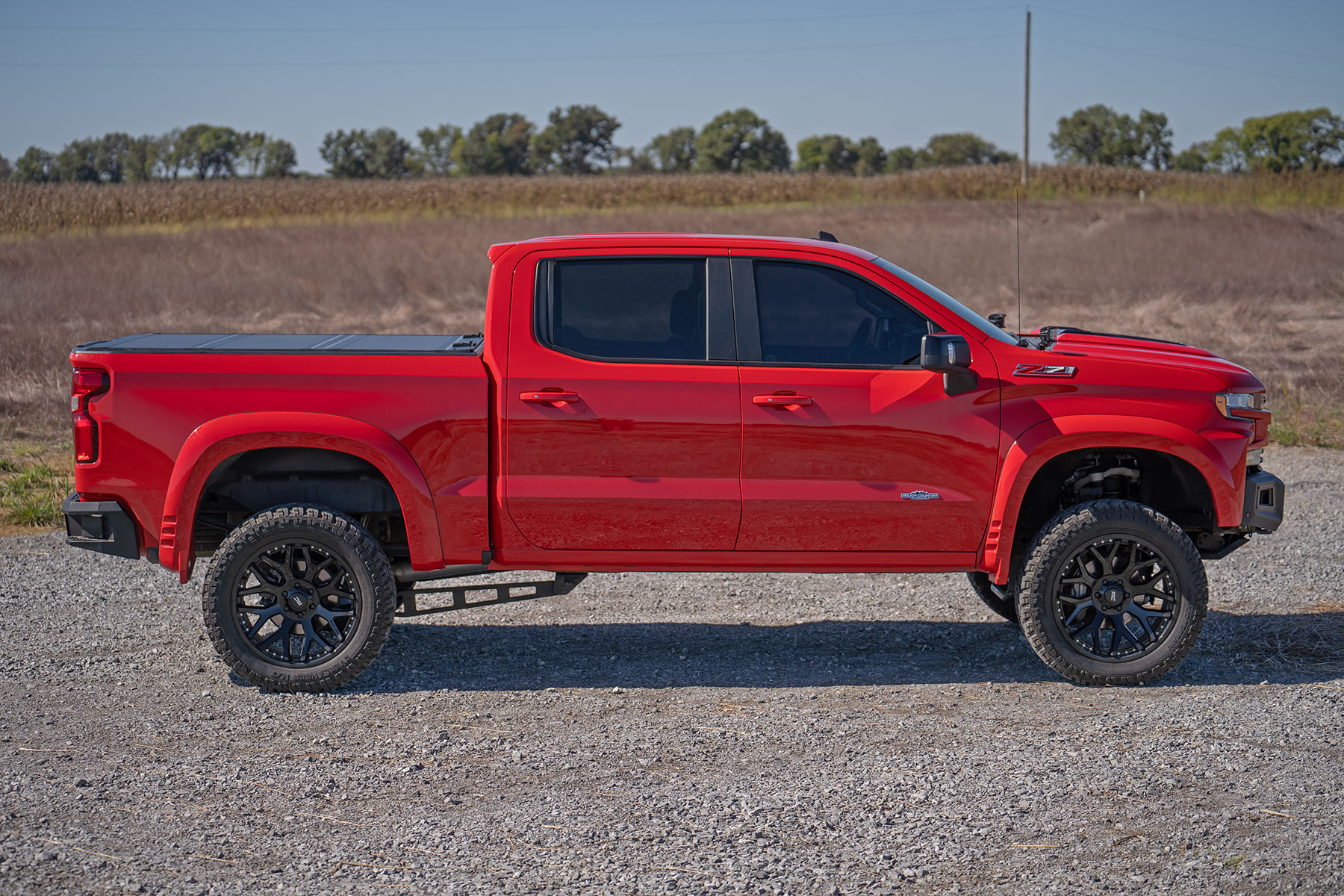 Stabile, dreifach faltbare, hochklappbare Ladeflächenabdeckung | 5'10 Zoll Ladefläche | Chevy/GMC Sierra 1500 (19–26)/Silverado 1500 (19–26) — Bild 3