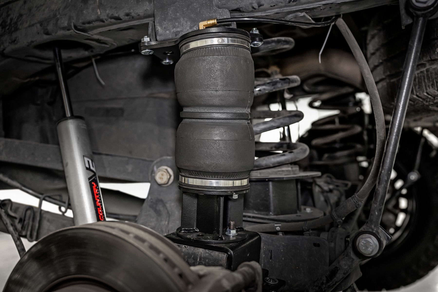 Air Spring Kit w/compressor | Wireless Controller | Ram 2500 4WD (2014-2026) — Bild 4