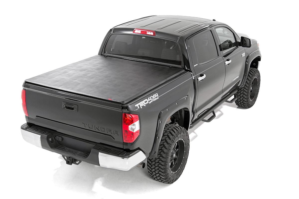 Weiche, dreifach faltbare Ladeflächenabdeckung | Mit und ohne Original-Schienen | 6'7 Zoll Ladefläche | Toyota Tundra (07–21) — Bild 2