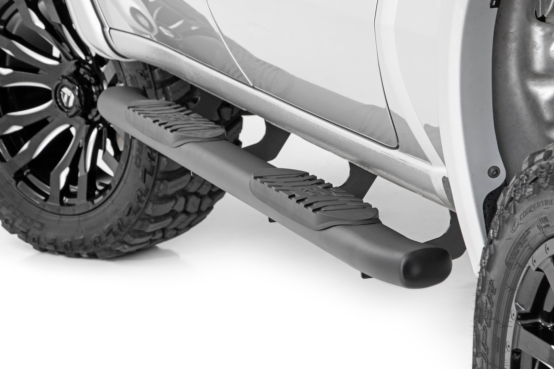 Ovale Nerf-Trittstufe | Doppelkabine | Chevy/GMC 1500/2500HD/3500HD (2019–2026)