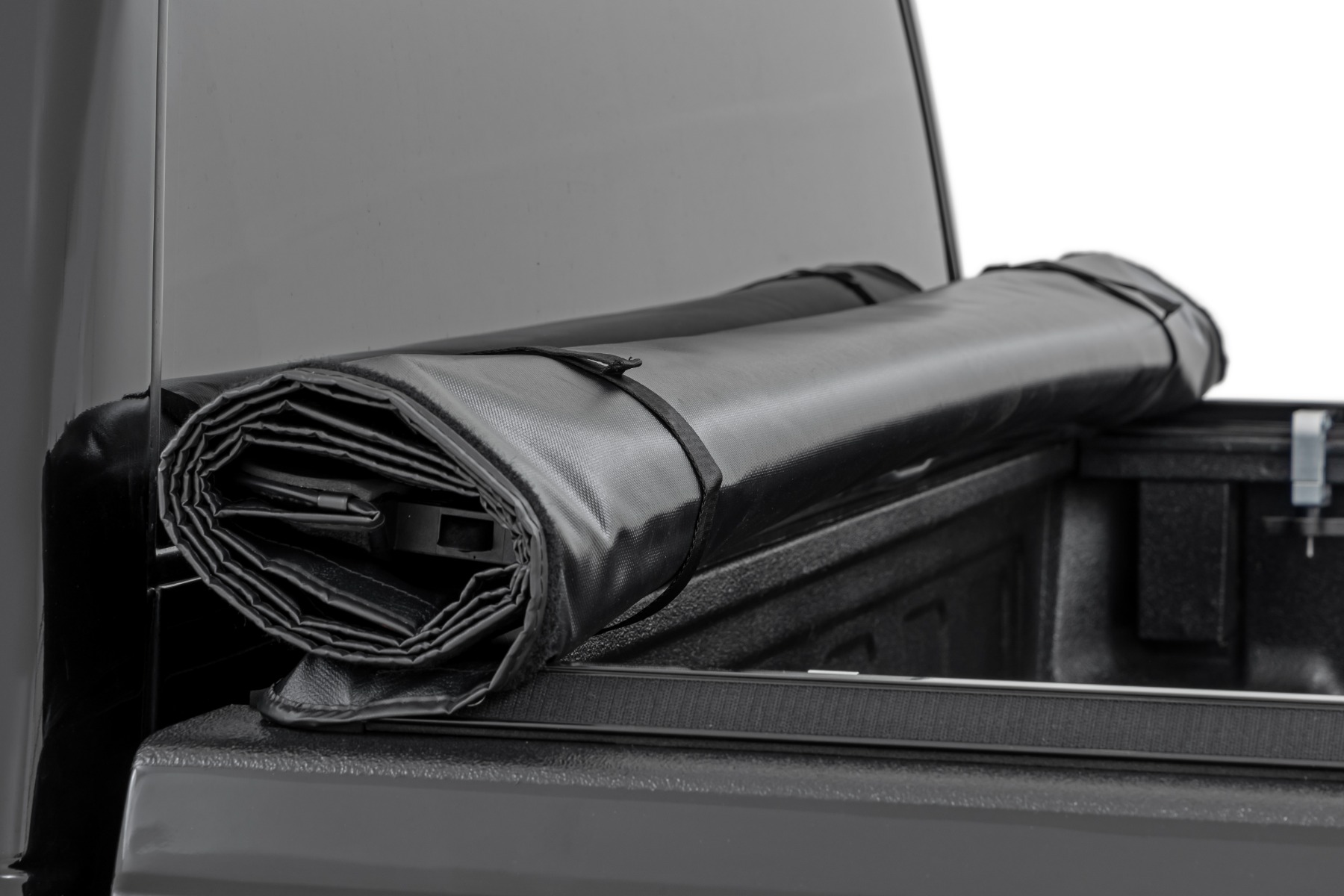 Weiche Roll-up-Ladeflächenabdeckung | 6'7 Zoll Ladefläche | Chevy/GMC 1500 (00–06 & Classic) — Bild 6