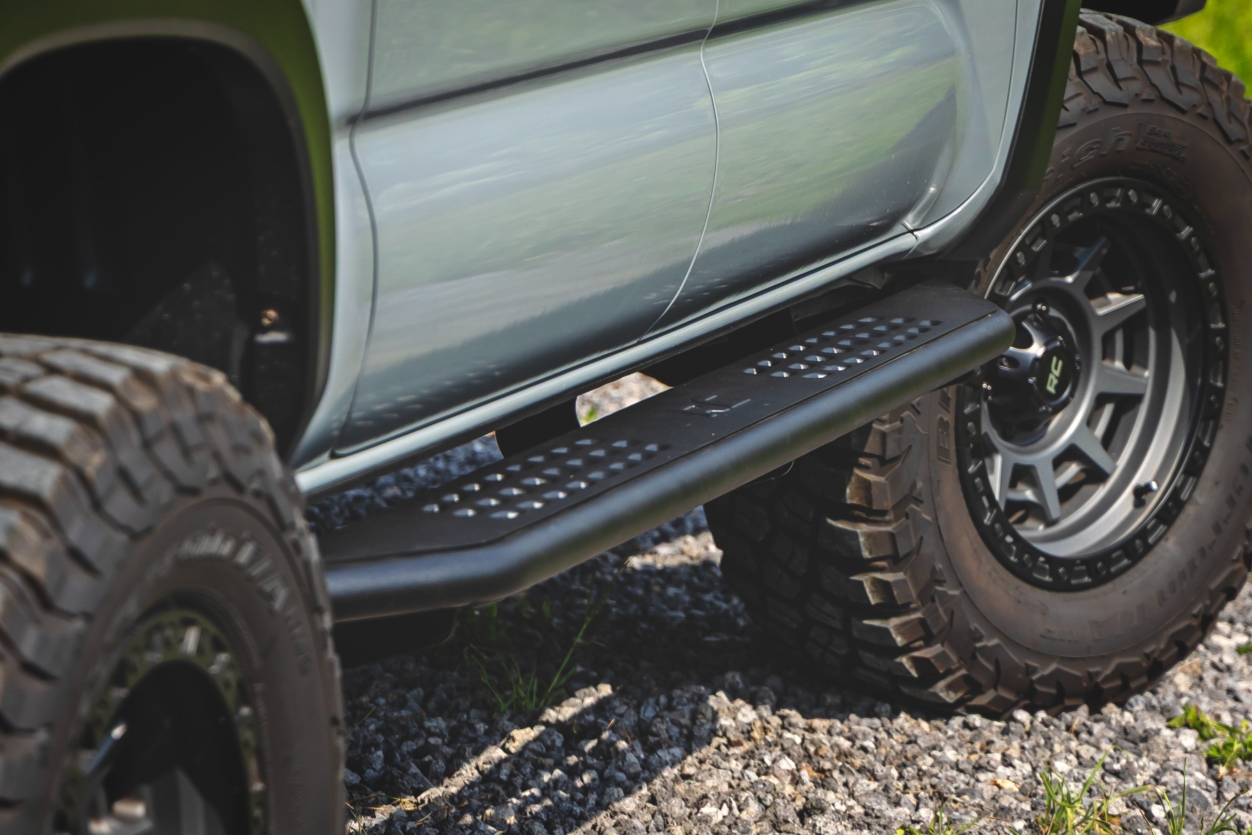 OV2 Trittbretter | Seitliche Trittstufen | Crew Cab | Toyota Tacoma 2WD/4WD (16–23) — Bild 6