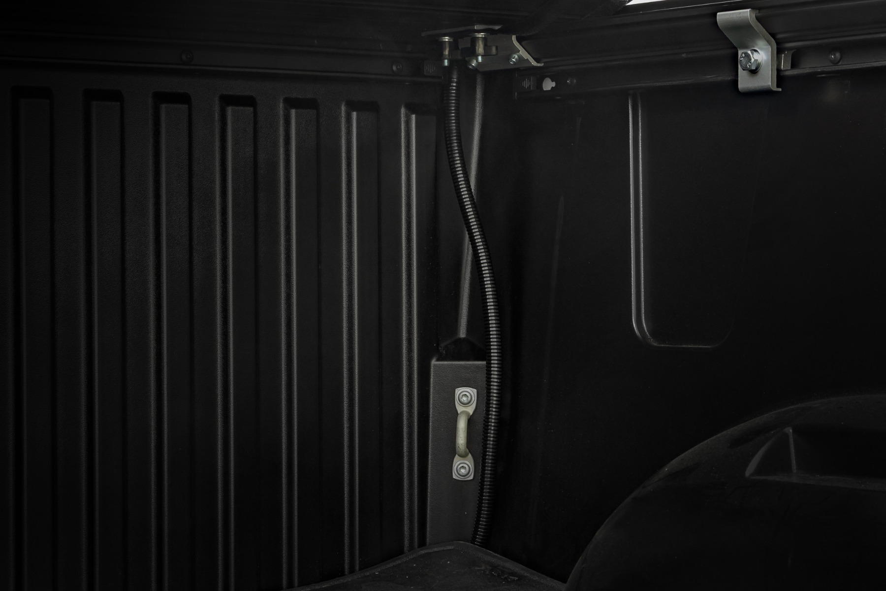 Hard Roll Up Bed Cover | 5'7" Bed | Toyota Tundra 2WD/4WD (2022-2026) — Bild 6