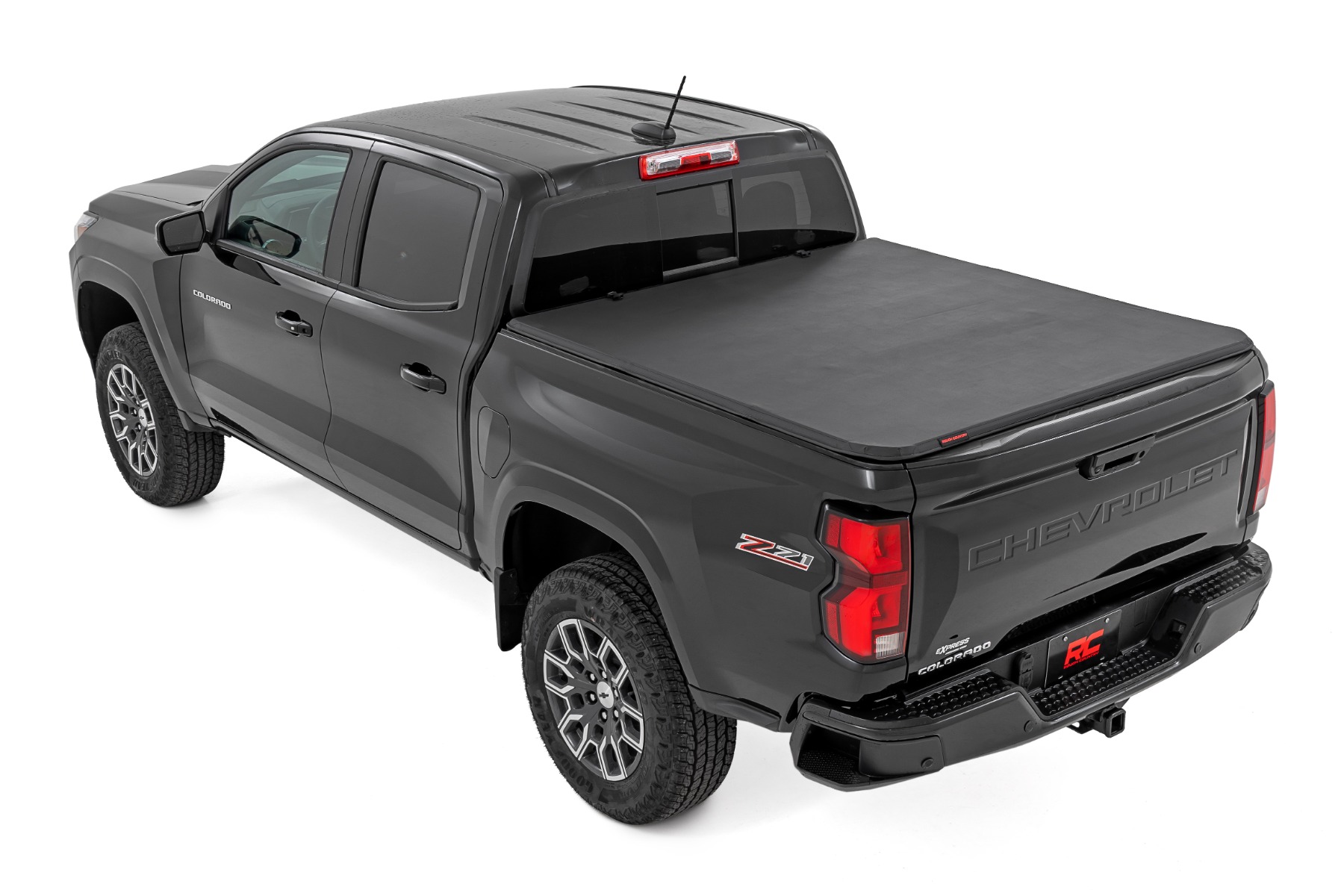 Weiche, dreifach faltbare Ladeflächenabdeckung | 5' Ladefläche | Chevy/GMC Canyon/Colorado 2WD/4WD (23–26) — Bild 3