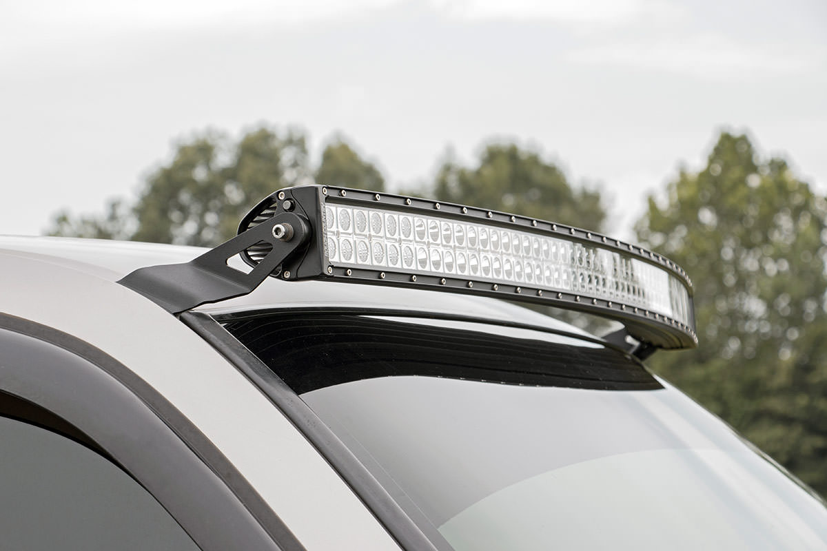 LED-Lichthalterung | Windschutzscheibe | 54 Zoll Gebogen | Chevy/GMC 1500 Pickup & SUV (99–06 & Klassiker)