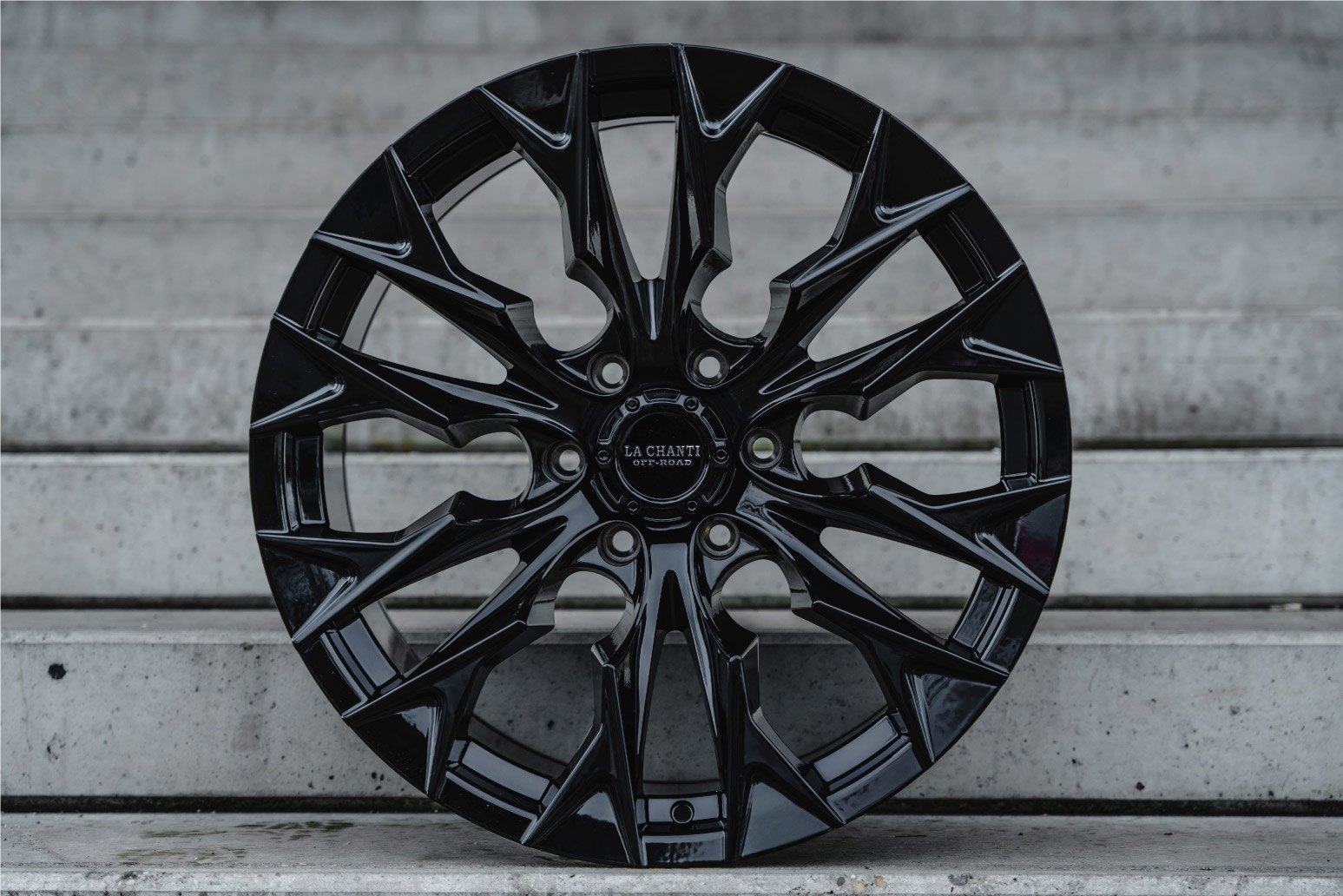 La Chanti OF14 | Glossy Black · 9J×20" · ET20 | 6x139.7