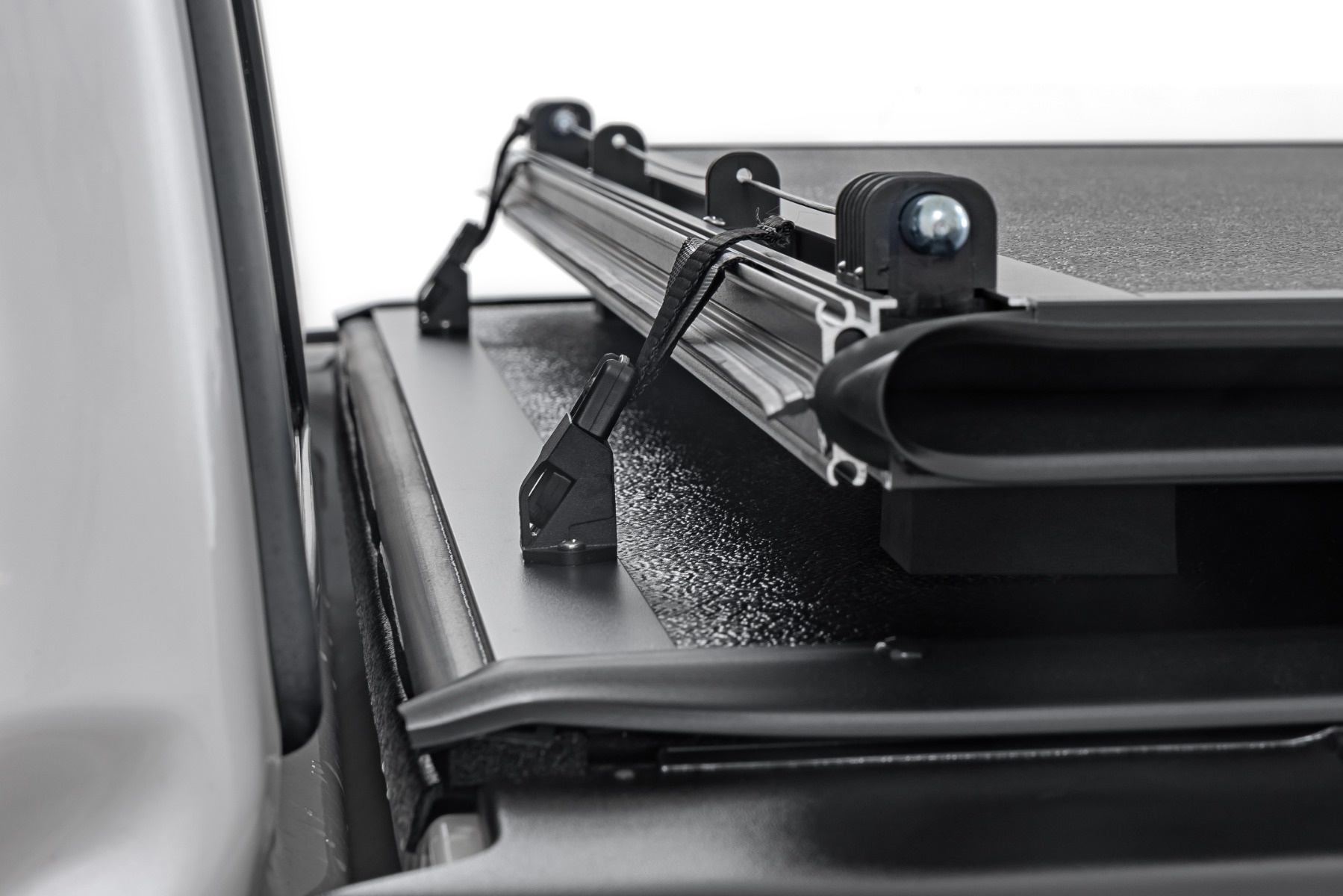 Hard Low Profile Bed Cover | 5'7" Bed | Ford F-150 2WD/4WD (2004-2014) — Bild 6