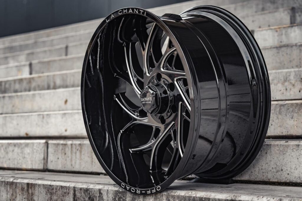 La Chanti OF20 | Glossy Black Milled · 10J×22" · ET12 | 5x139.7 — Bild 3