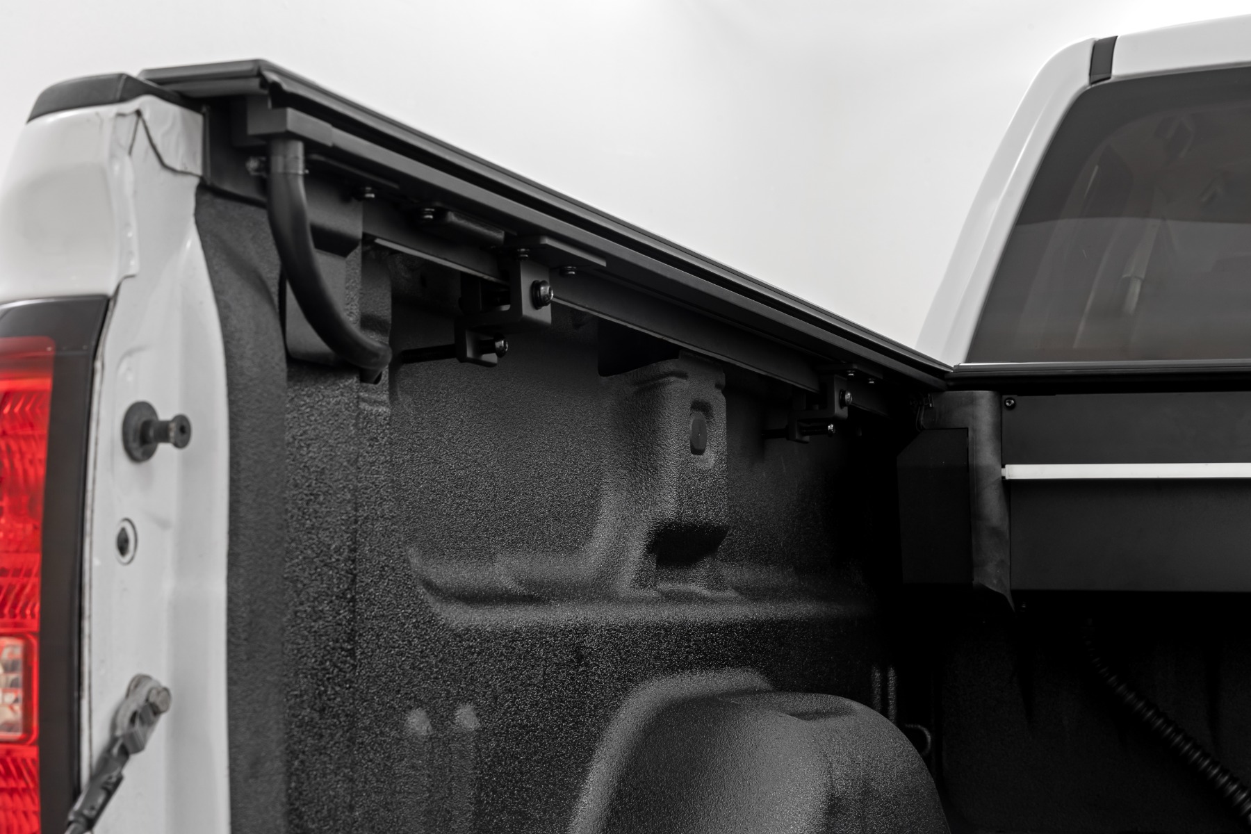Elektrisch verstellbare Ladeflächenabdeckung | 6'7" Ladefläche | Chevy/GMC 1500/2500HD/3500HD (2014–2019 & Classic) — Bild 3