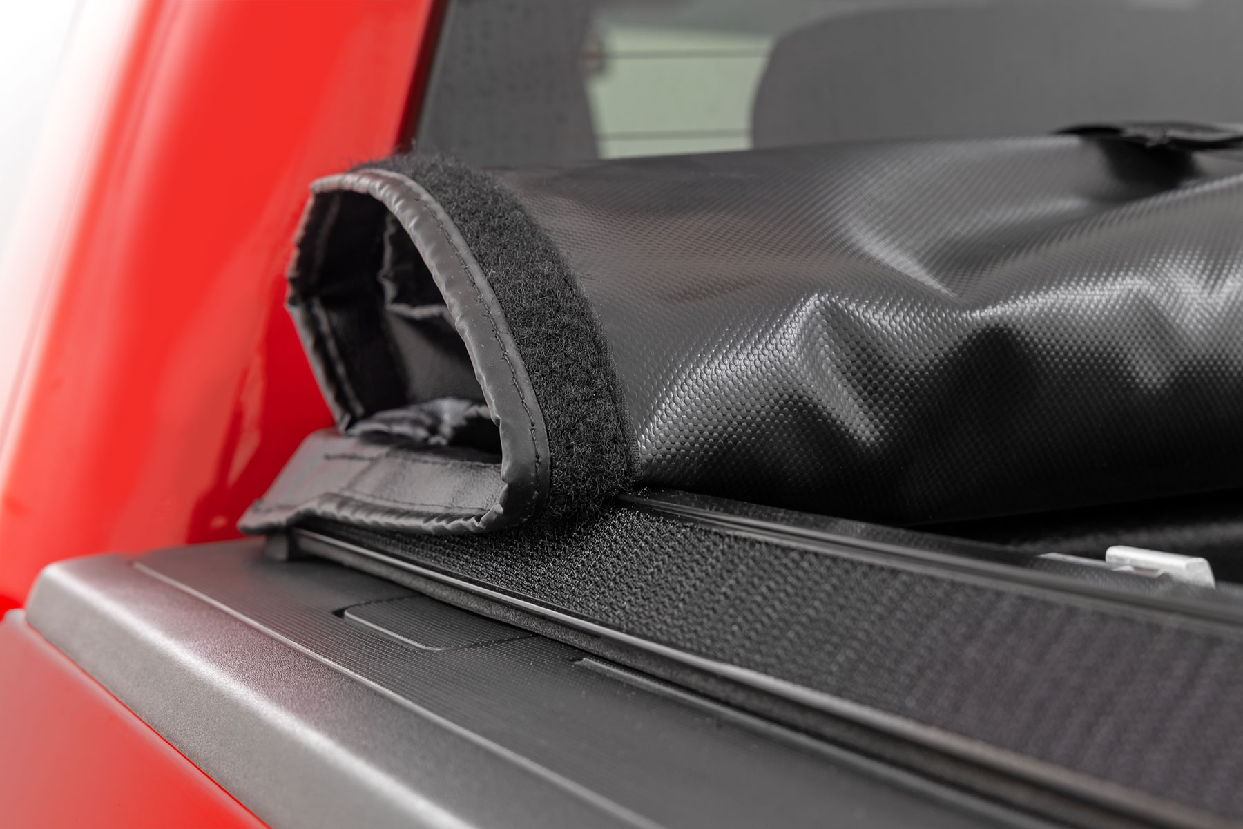 Weiche Roll-up-Ladeflächenabdeckung | 5'9 Zoll Ladefläche | Chevy/GMC 1500 (2014–2018 & Classic) — Bild 5