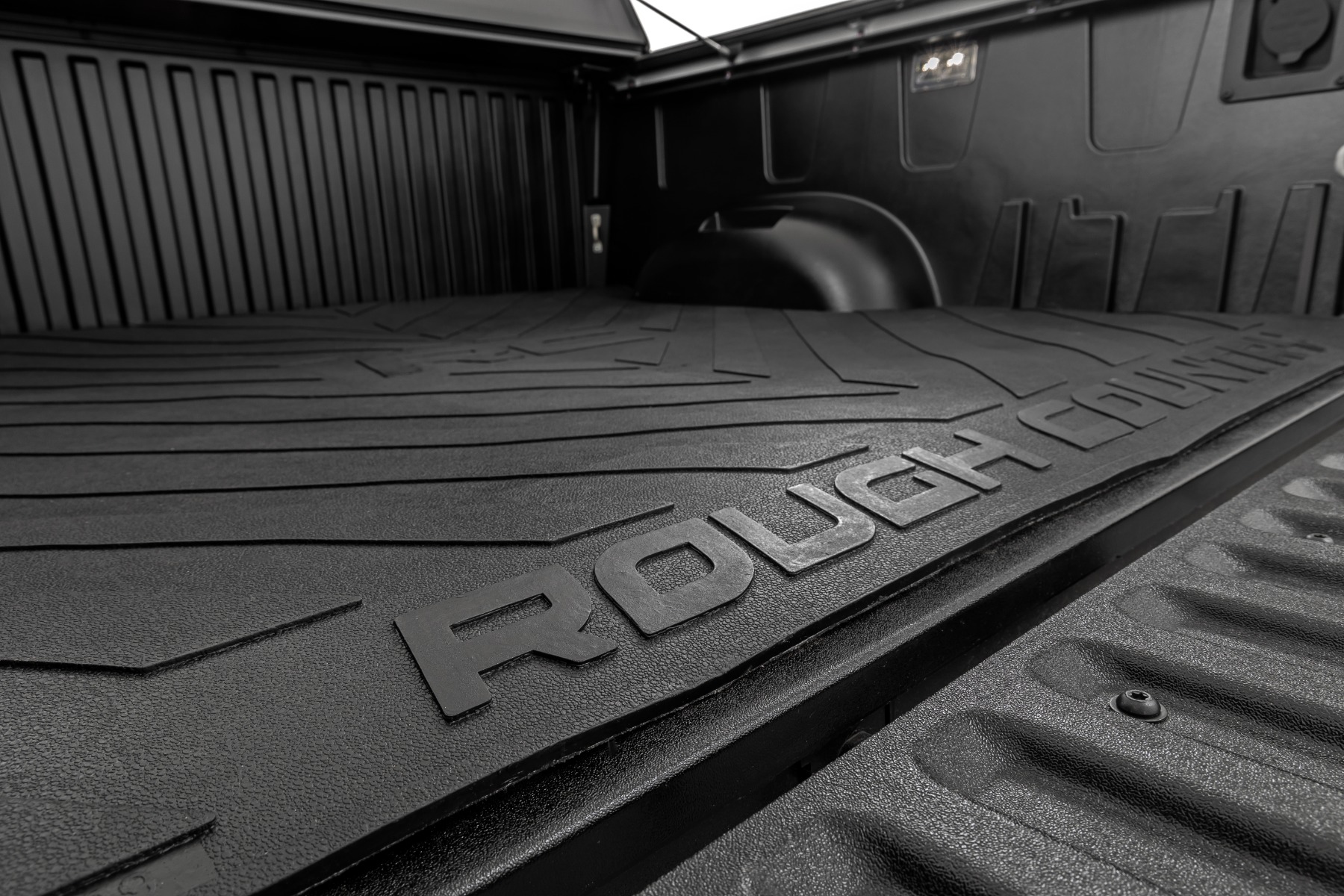 Bed Mat | 5'7" Bed | RC Logo | Toyota Tundra 2WD/4WD (2022-2026) — Bild 3