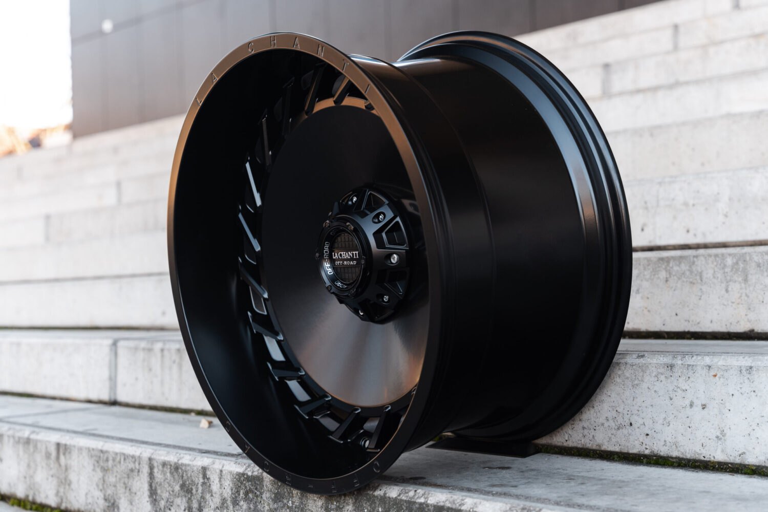 La Chanti OF15 | Matt Black · 12J×22" · ET-25 | 6x135 / 6x139.7 — Bild 3