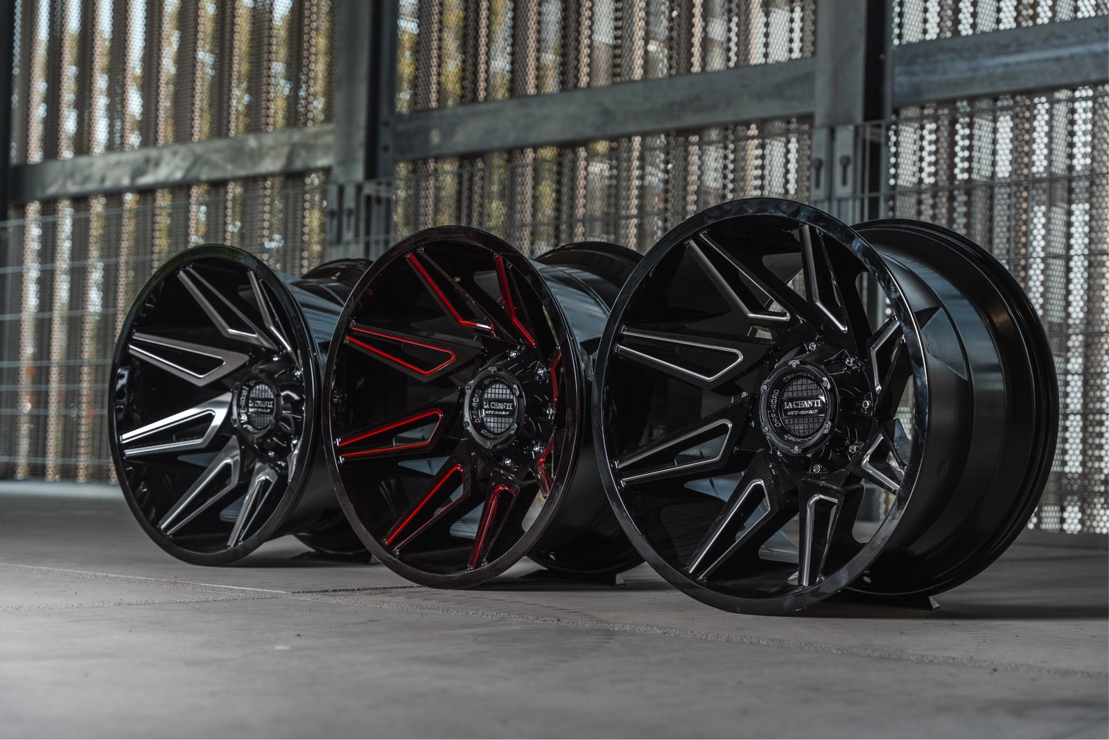 La Chanti OF11 | Glossy Black Milled · 12J×20" · ET-44 | 5x127 / 5x139.7 — Bild 3