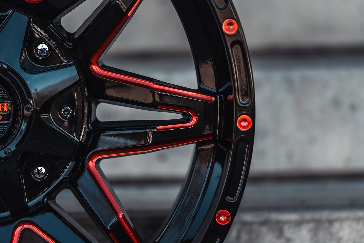 La Chanti OF3 | Glossy Red Milled · 9J×20" · ET0 | 6x135 / 6x139.7 — Bild 5