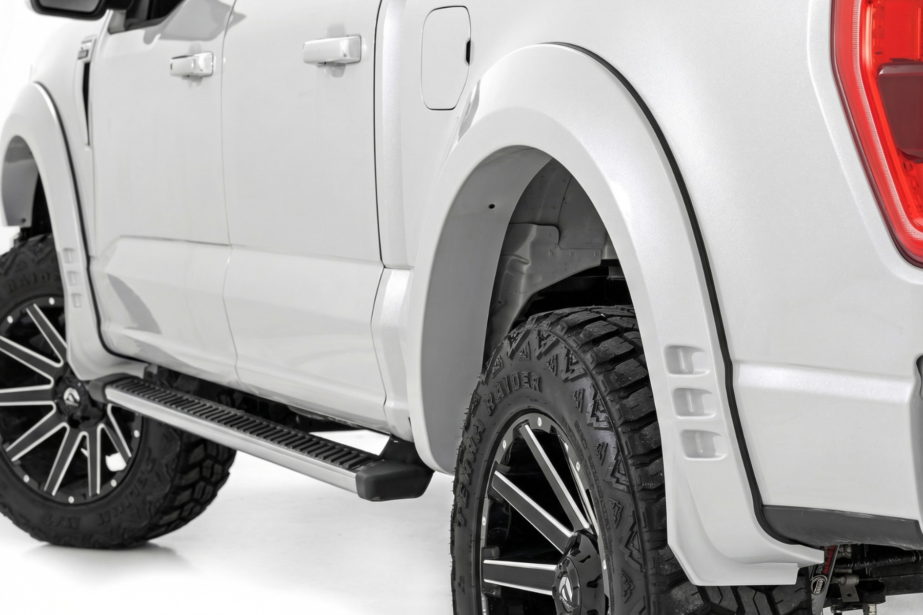 SF1 Kotflügelverbreiterungen | A3 Space White | Ford F-150 2WD/4WD (2021–2026)