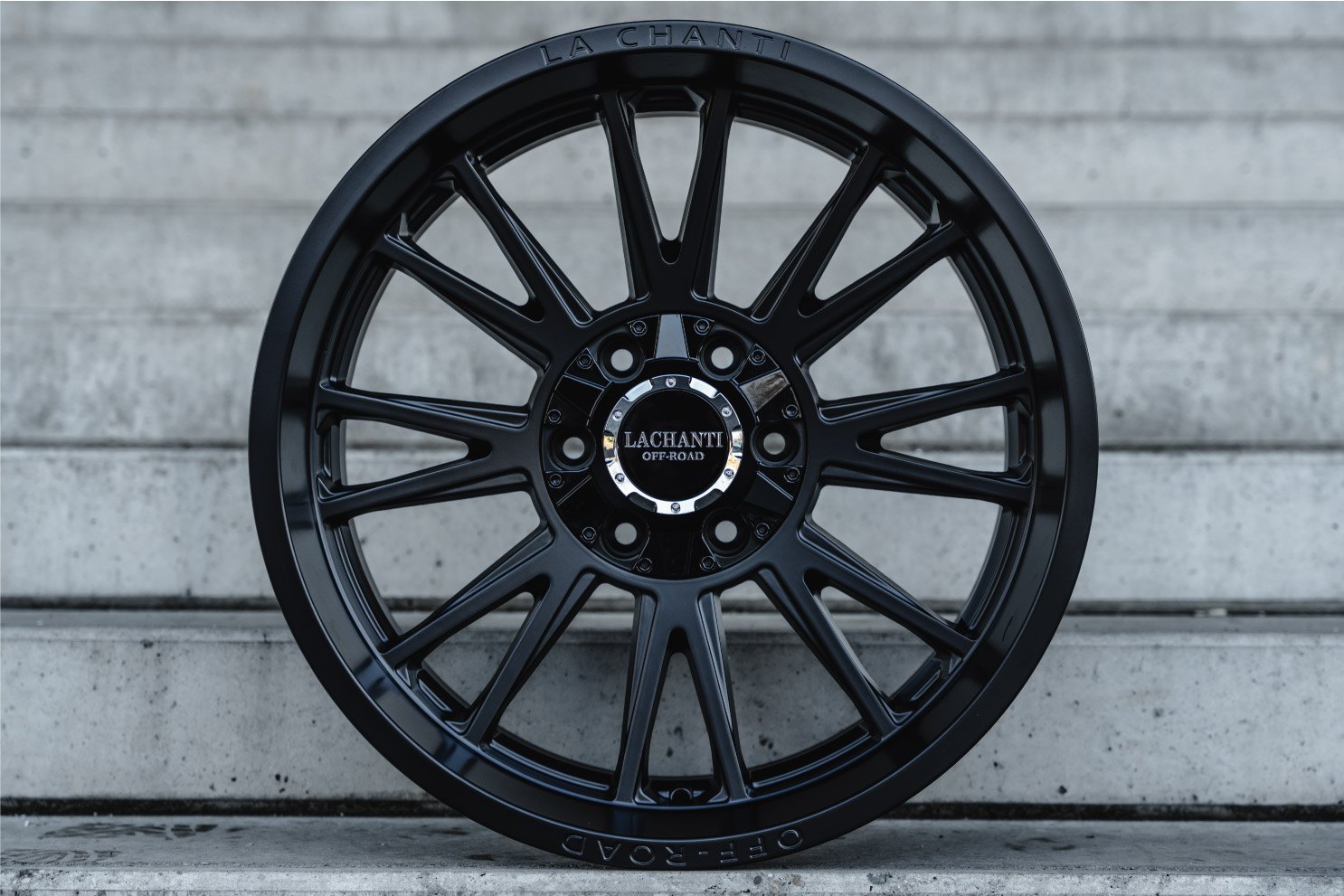 La Chanti OF18 | Matt Black · 10J×20" · ET-12 | 6x139.7 — Bild 1