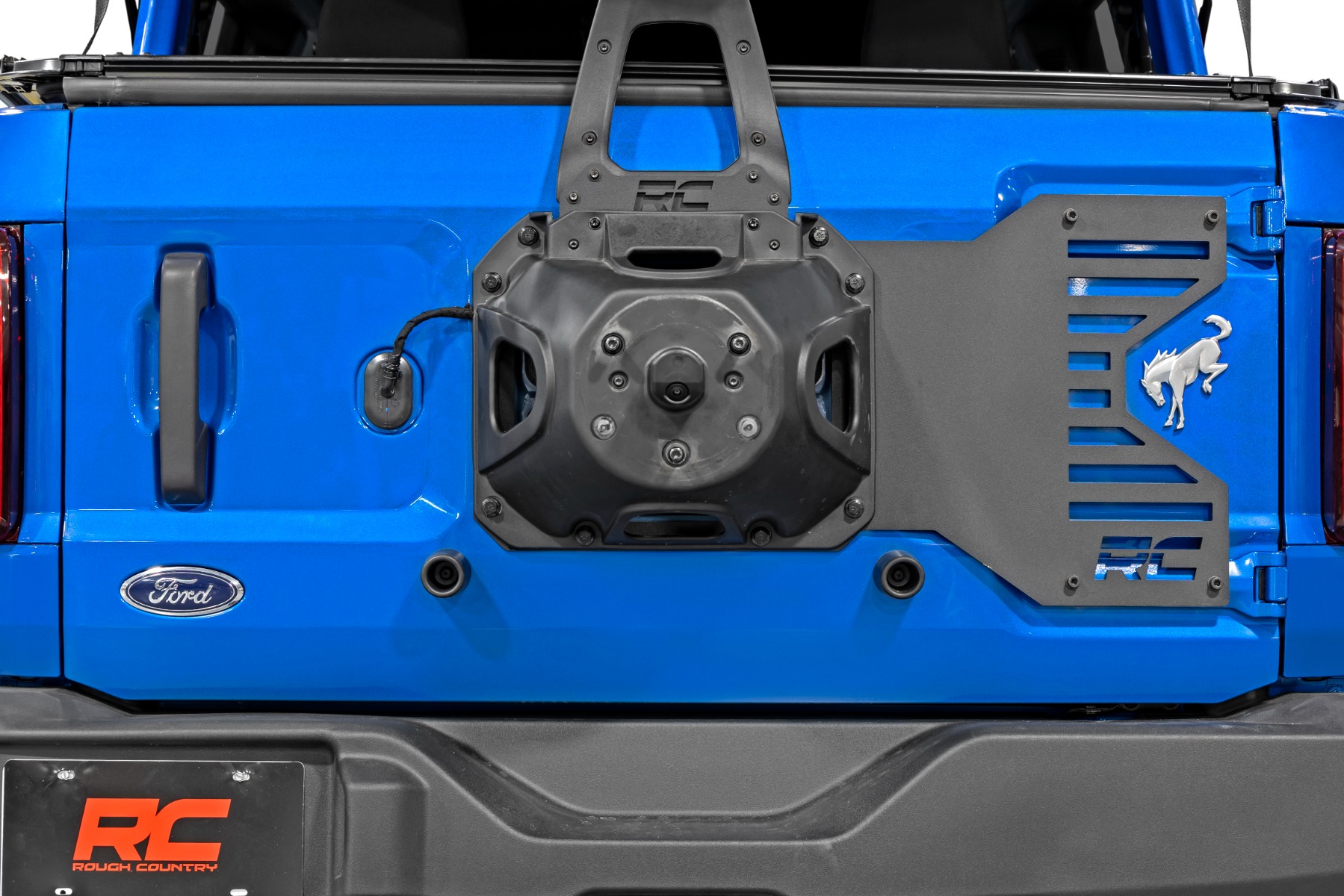 Verlegung des Reserverads | Verstärkung der Heckklappe | Ford Bronco 4WD (2021–2026) — Bild 3