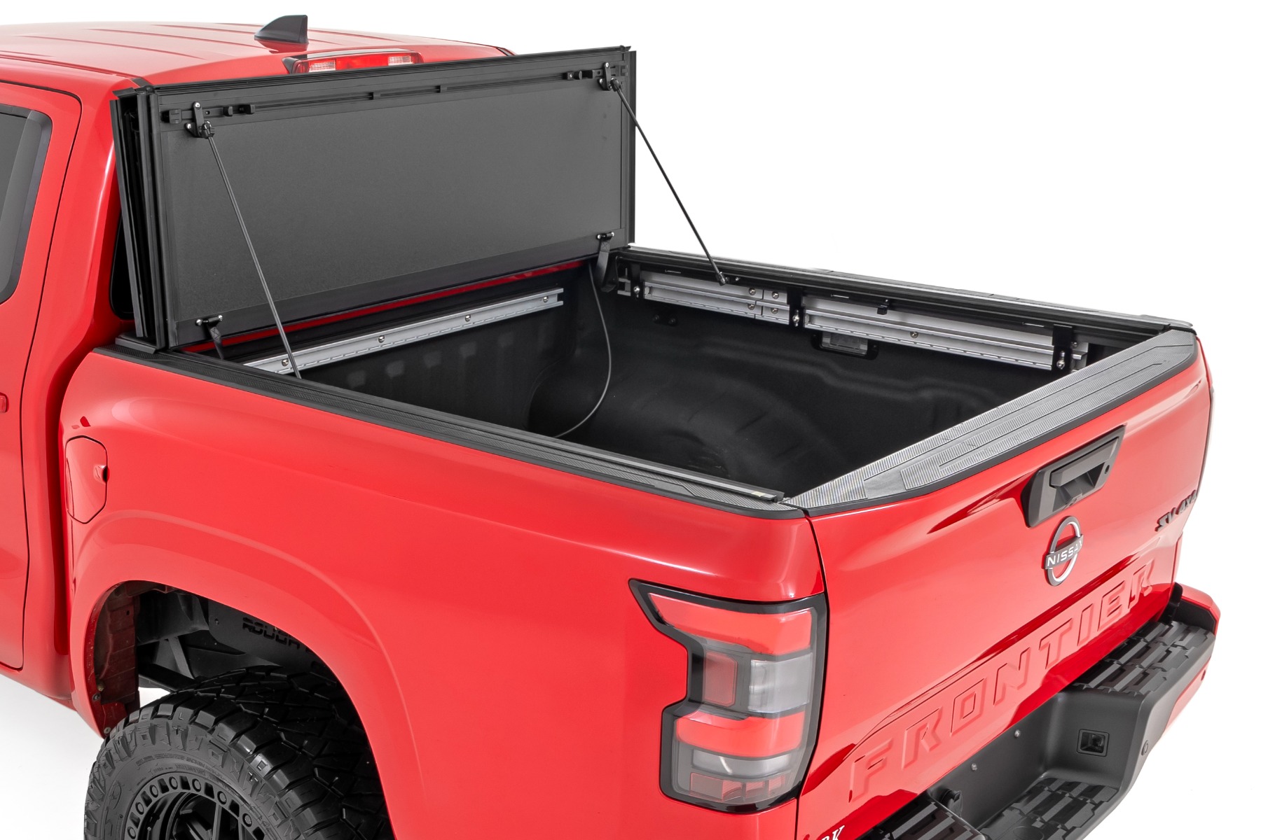 Stabile, dreifach faltbare Ladeflächenabdeckung | 5' Ladefläche | Nissan Frontier 2WD/4WD (22–26) — Bild 2