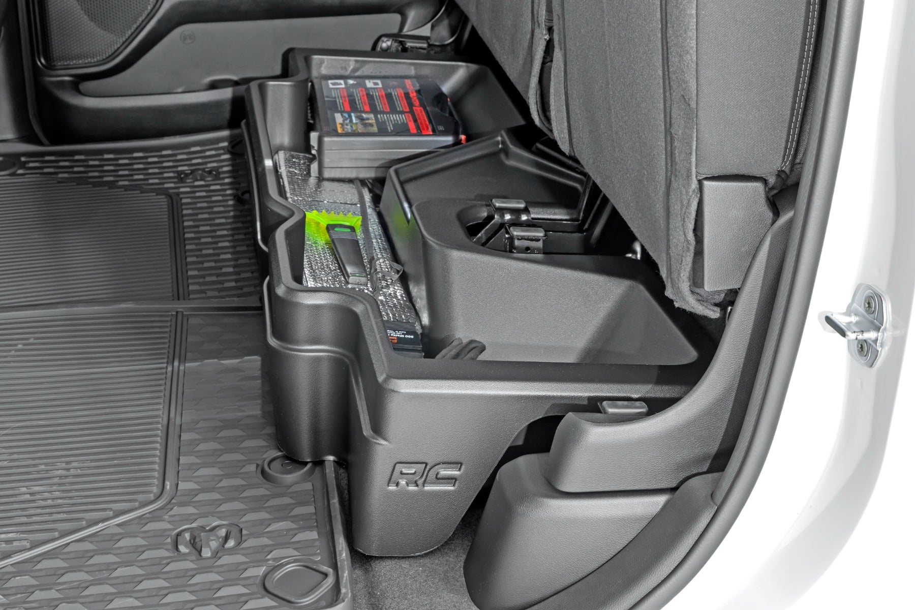 Stauraum unter dem Sitz | Crew Cab | RAM 1500 2WD/4WD (2019–2026) — Bild 4